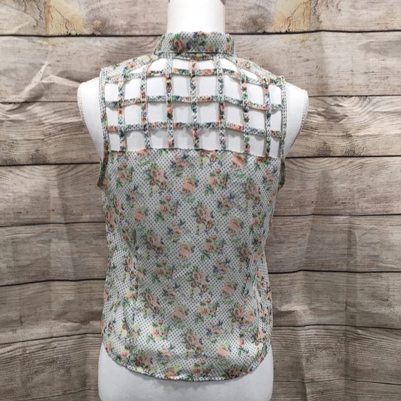 Kirra White and Black floral blouse size Medium - Picture 3 of 6